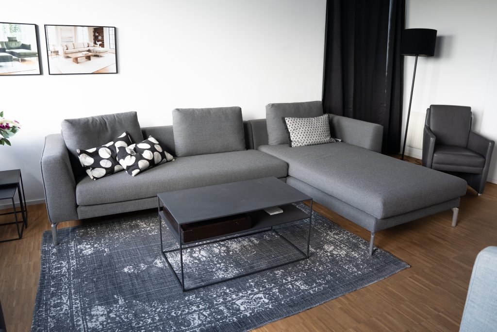 Lounge Sofa mit Longchair für 4998 Euro